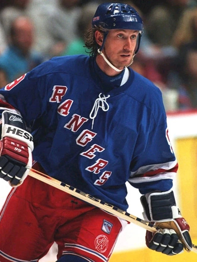 Wayne Gretzky Signed New York Rangers Hockey Puck with Display Case — photo 2