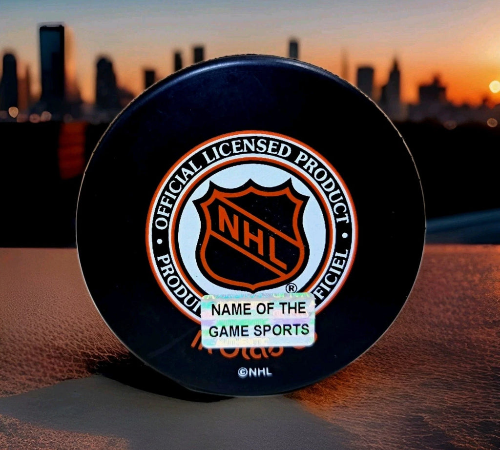 Wayne Gretzky Signed New York Rangers Hockey Puck with Display Case — photo 3