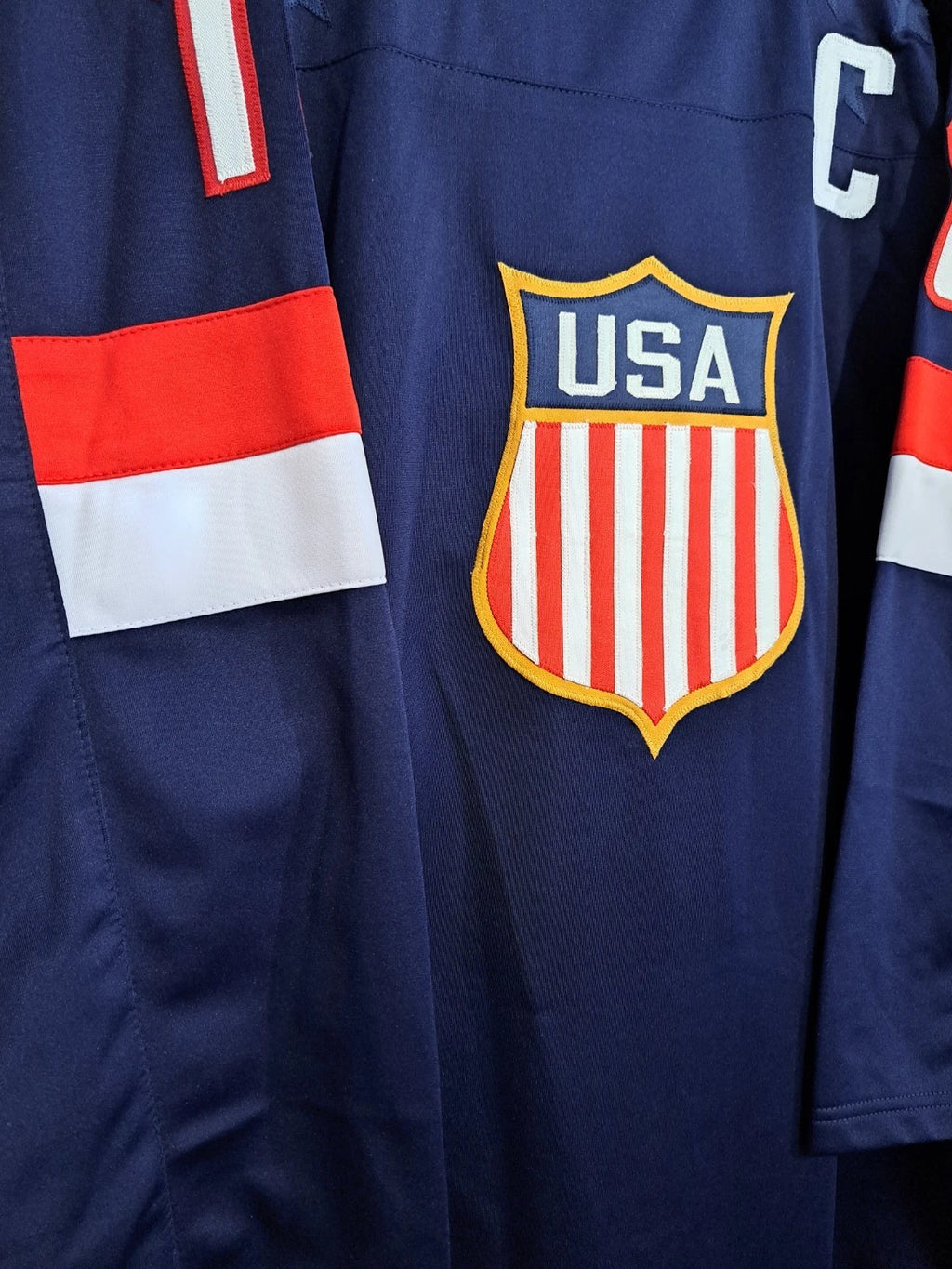 Meghan Duggan Signed USA Hockey Jersey — 2018 Gold, JSA — photo 4