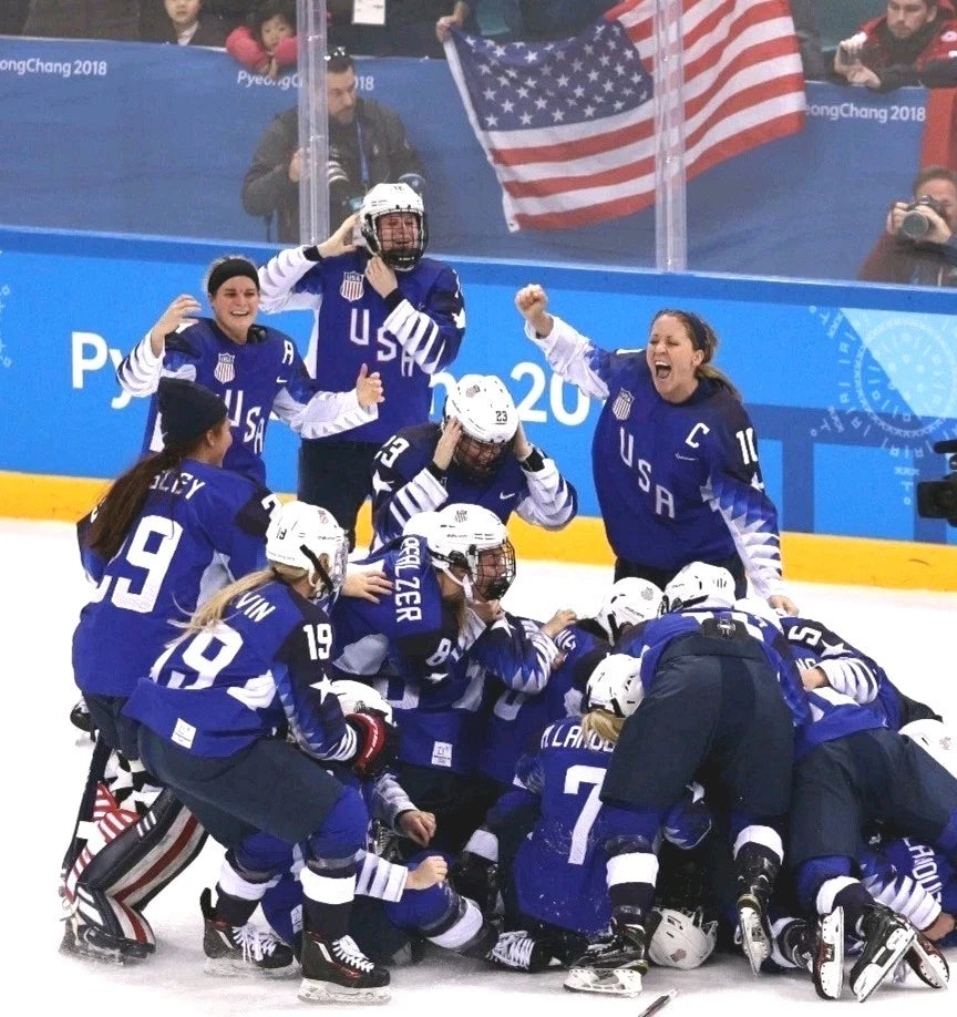 Meghan Duggan Signed USA Hockey Jersey — 2018 Gold, JSA — photo 6