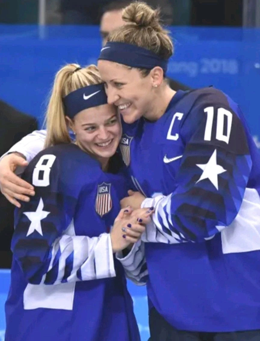 Meghan Duggan Signed USA Hockey Jersey — 2018 Gold, JSA — photo 7