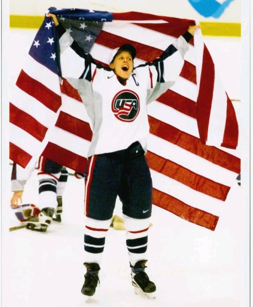 1998 USA Women’s Olympic Hockey Team-Signed Nike Jersey — photo 11
