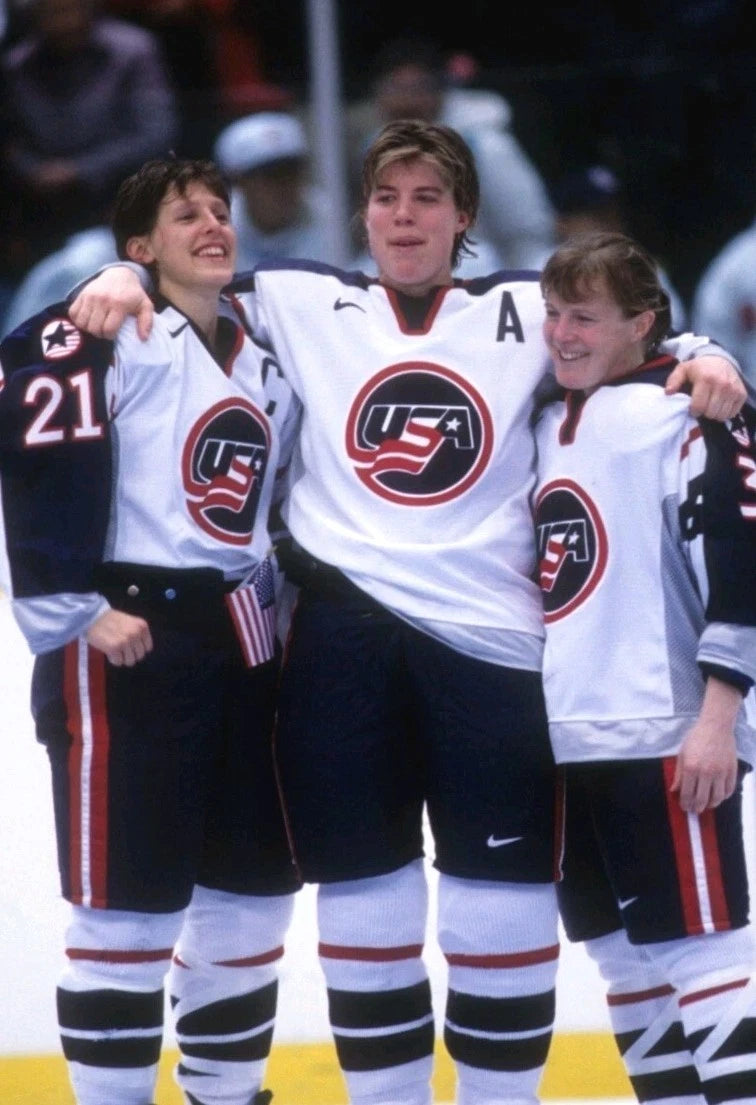 1998 USA Women’s Olympic Hockey Team-Signed Nike Jersey — photo 14