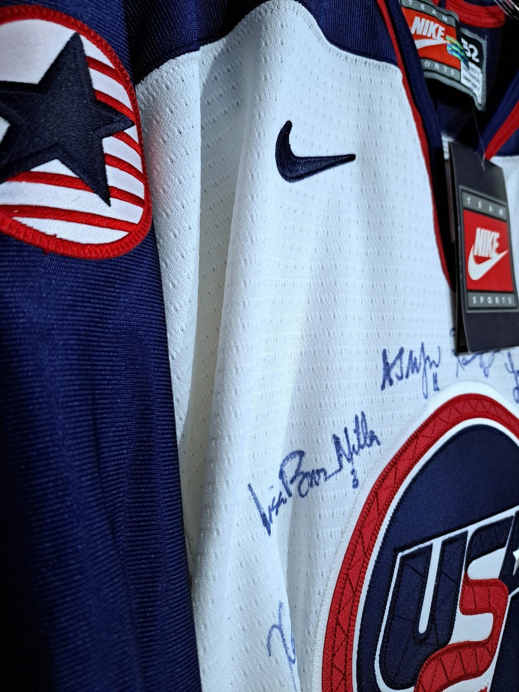 1998 USA Women’s Olympic Hockey Team-Signed Nike Jersey — photo 5
